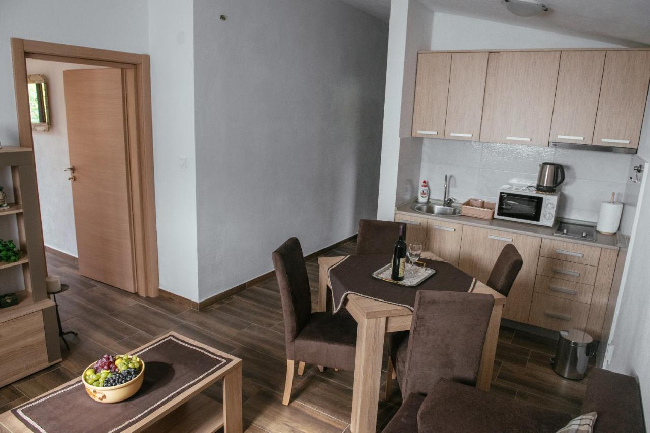 Big Hill Apartment Kotor Eksteriør bilde